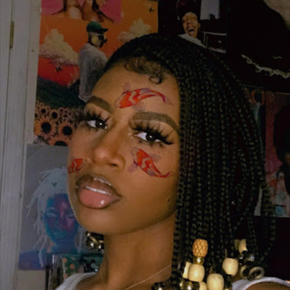 Meet your Posher, Skylaar - Picture 1 of 1